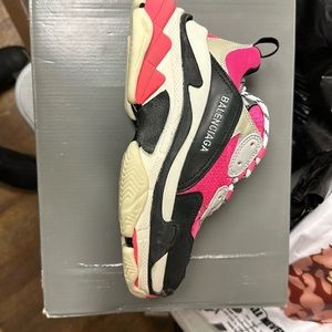 balenciaga pink triple s used